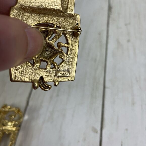 Vtg Cat Kitten Novelty Gold Tone Pin Brooches Fish Bowl & Washing Machine AJC - Picture 5 of 6